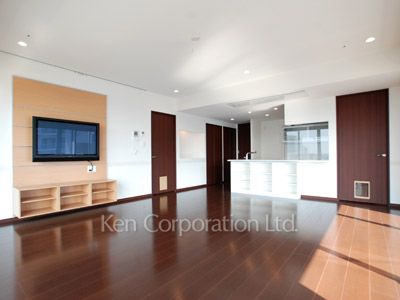 Living-Dining ※Photo of the same layout on 24 floor. Decoration and fixture may differ.