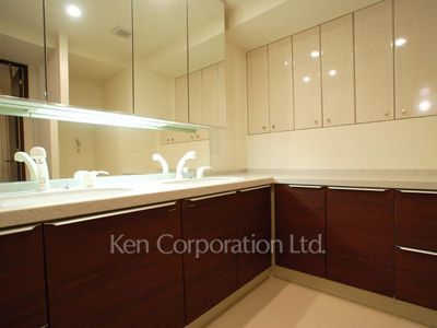Powder Room ※Photo of the same layout on 24 floor. Decoration and fixture may differ.