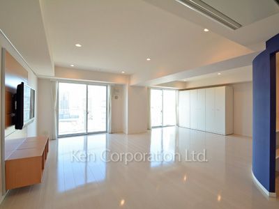 Living-Dining ※Photo of the same layout on 23 floor. Decoration and fixture may differ.