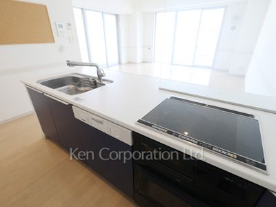 Kitchen ※Photo of the same layout on 28 floor. Decoration and fixture may differ.