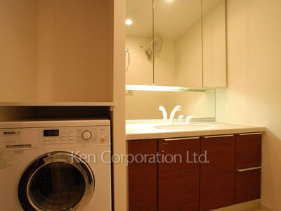 Powder Room ※Photo of the same layout on 28 floor. Decoration and fixture may differ.