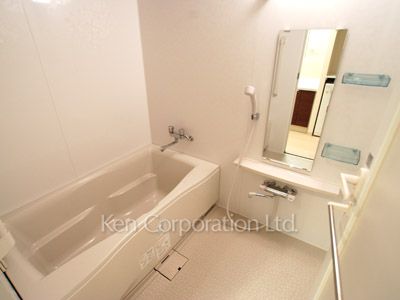 Bath ※Photo of the same layout on 28 floor. Decoration and fixture may differ.