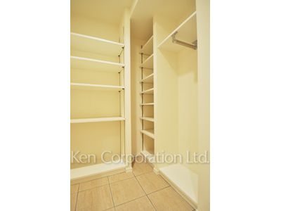Shoes-In Closet ※Photo of the same layout on 4 floor. Decoration and fixture may differ.