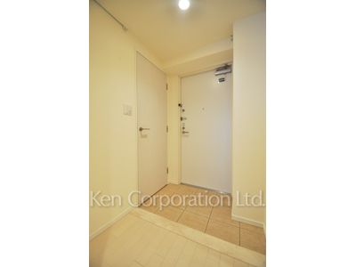 Entrance ※Photo of the same layout on 4 floor. Decoration and fixture may differ.