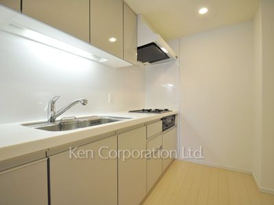 Kitchen ※Photo of the same layout on 4 floor. Decoration and fixture may differ.
