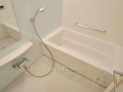 Bath ※Photo of the same layout on 4 floor. Decoration and fixture may differ.