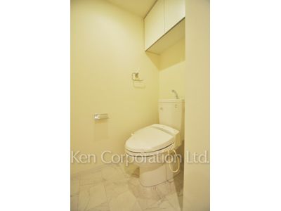 Lavatory ※Photo of the same layout on 4 floor. Decoration and fixture may differ.