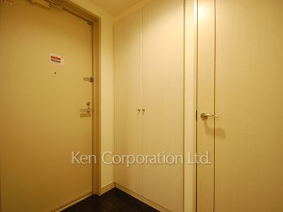 Entrance ※Photo of the same layout on 12 floor. Decoration and fixture may differ.