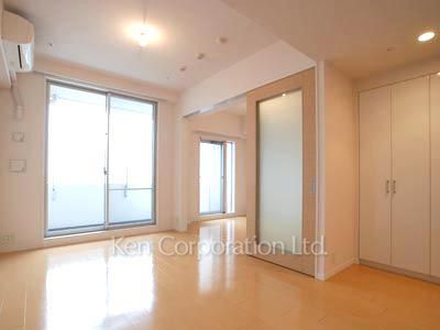 Living-Dining ※Photo of the same layout on 13 floor. Decoration and fixture may differ.
