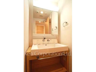 Powder Room ※Photo of the same layout on 13 floor. Decoration and fixture may differ.