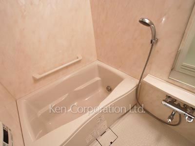 Bath ※Photo of the same layout on 13 floor. Decoration and fixture may differ.