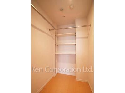 Closet ※Photo of the same layout on 13 floor. Decoration and fixture may differ.