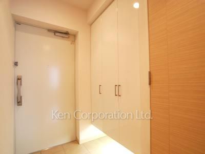Entrance ※Photo of the same layout on 13 floor. Decoration and fixture may differ.