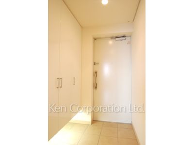 Entrance ※Photo of the same layout on 7 floor. Decoration and fixture may differ.