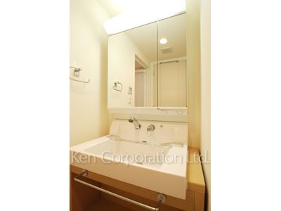 Powder Room ※Photo of the same layout on 7 floor. Decoration and fixture may differ.