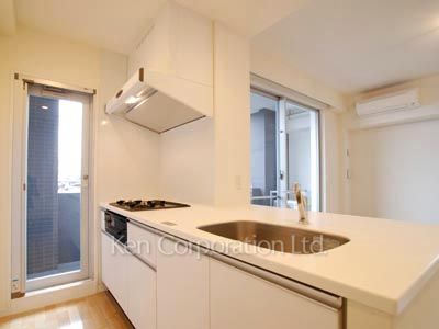 Kitchen ※Photo of the same layout on 3 floor. Decoration and fixture may differ.