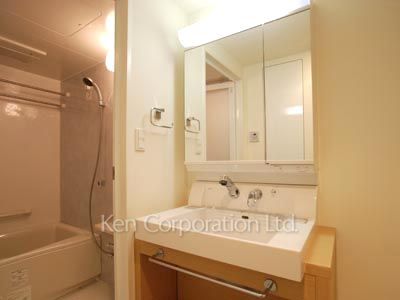 Powder Room ※Photo of the same layout on 3 floor. Decoration and fixture may differ.