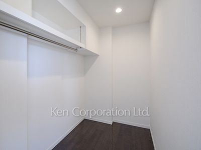 Closet ※Photo of the same layout on 11 floor. Decoration and fixture may differ.