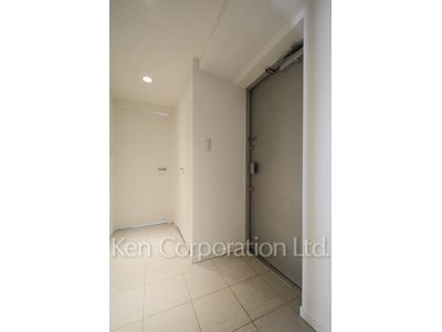 Entrance ※Photo of the same layout on 11 floor. Decoration and fixture may differ.