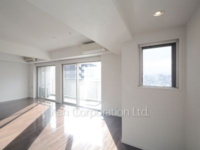 Living-Dining ※Photo of the same layout on 11 floor. Decoration and fixture may differ.
