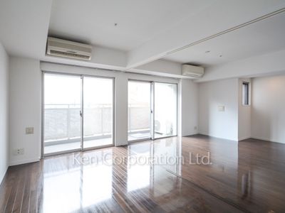Bedroom ※Photo of the same layout on 11 floor. Decoration and fixture may differ.