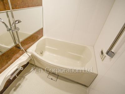 Bath ※Photo of the same layout on 11 floor. Decoration and fixture may differ.