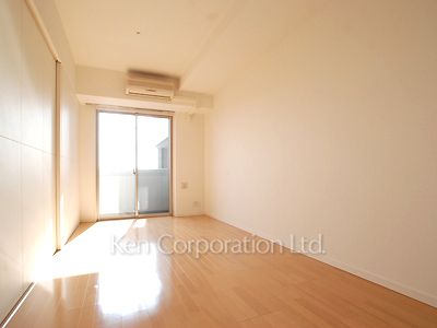 Bedroom ※Photo of the same layout on 14 floor. Decoration and fixture may differ.