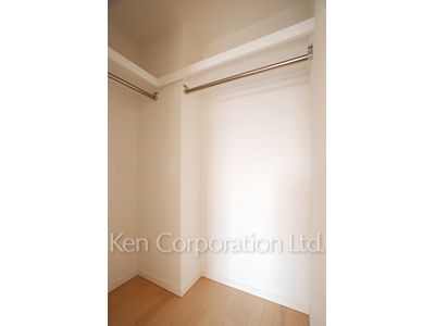 Walk-In Closet ※Photo of the same layout on 14 floor. Decoration and fixture may differ.