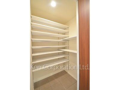 Shoes-In Closet ※Photo of the same layout on 8 floor. Decoration and fixture may differ.