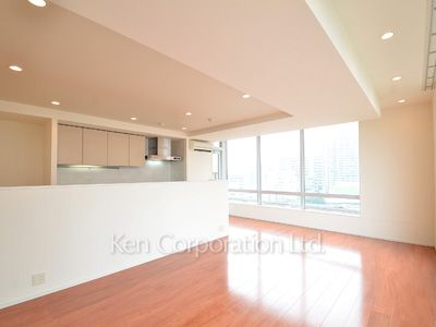 Living-Dining ※Photo of the same layout on 8 floor. Decoration and fixture may differ.
