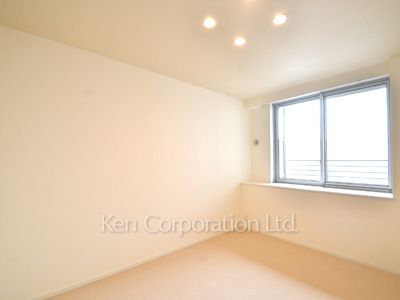 Bedroom ※Photo of the same layout on 8 floor. Decoration and fixture may differ.