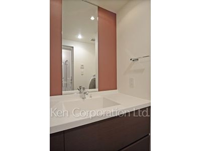 Powder Room ※Photo of the same layout on 7 floor. Decoration and fixture may differ.