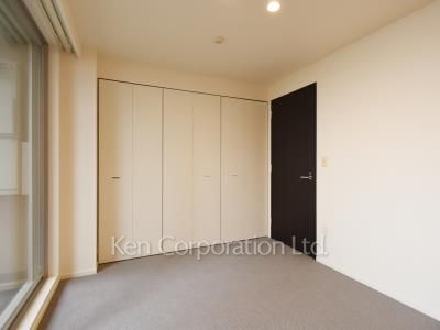 Master Bedroom ※Photo of the same layout on 7 floor. Decoration and fixture may differ.