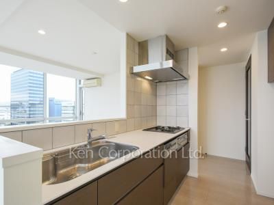 Kitchen ※Photo of the same layout on 7 floor. Decoration and fixture may differ.