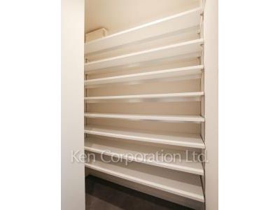 Shoes-In Closet ※Photo of the same layout on 5 floor. Decoration and fixture may differ.