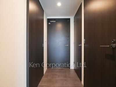 Entrance ※Photo of the same layout on 5 floor. Decoration and fixture may differ.