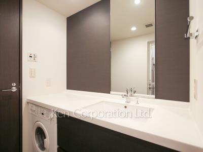Powder Room ※Photo of the same layout on 5 floor. Decoration and fixture may differ.