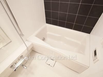 Bath ※Photo of the same layout on 5 floor. Decoration and fixture may differ.