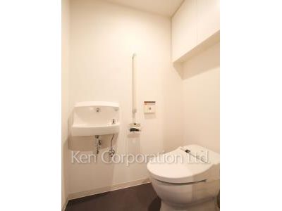 Lavatory ※Photo of the same layout on 5 floor. Decoration and fixture may differ.