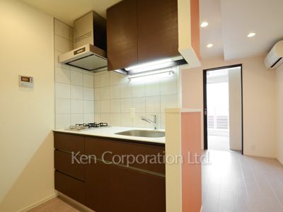 Kitchen ※Photo of the same layout on 7 floor. Decoration and fixture may differ.