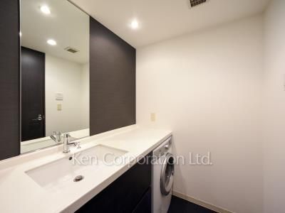 Powder Room ※Photo of the same layout on 5 floor. Decoration and fixture may differ.