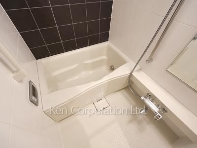 Bath ※Photo of the same layout on 5 floor. Decoration and fixture may differ.