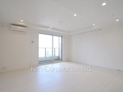 Living-Dining ※Photo of the same layout on 15 floor. Decoration and fixture may differ.