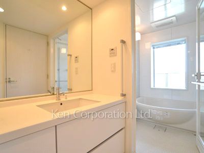 Powder Room ※Photo of the same layout on 15 floor. Decoration and fixture may differ.