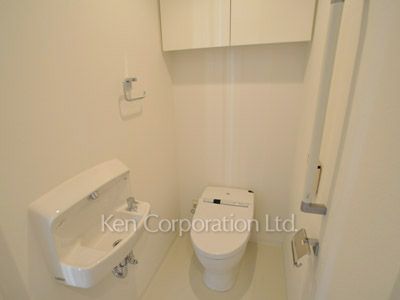 Lavatory ※Photo of the same layout on 15 floor. Decoration and fixture may differ.