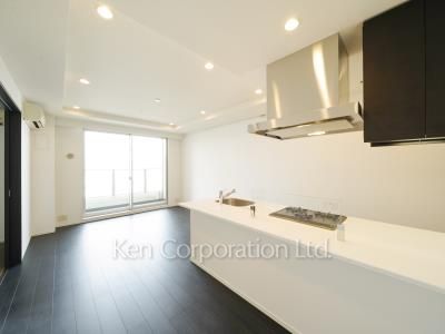 Living-Dining ※Photo of the same layout on 18 floor. Decoration and fixture may differ.