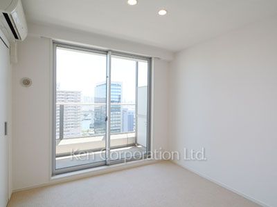 Master Bedroom ※Photo of the same layout on 15 floor. Decoration and fixture may differ.