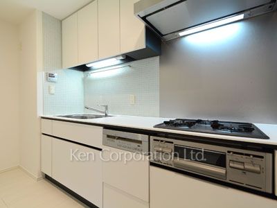 Kitchen ※Photo of the same layout on 15 floor. Decoration and fixture may differ.