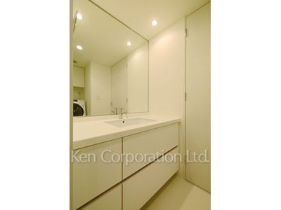 Powder Room ※Photo of the same layout on 15 floor. Decoration and fixture may differ.