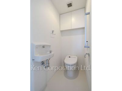 Lavatory ※Photo of the same layout on 15 floor. Decoration and fixture may differ.